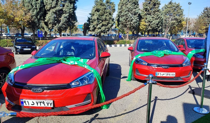 تحویل 88 دستگاه ام وی ام آریزو 5 برقی مدیران خودرو به سازمان تاکسیرانی